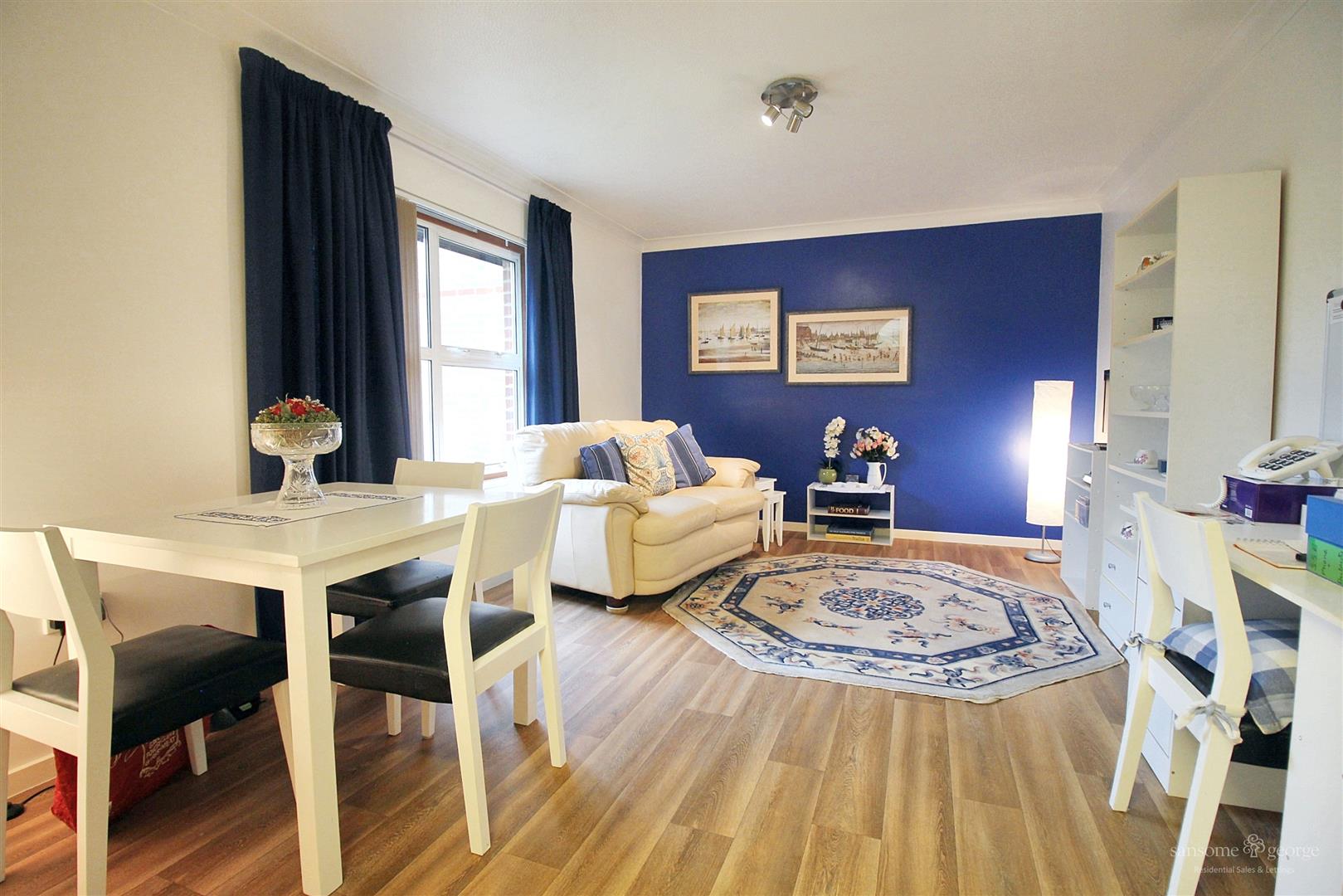 1 bed property in Gordon Palmer Court, Reading
